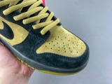 S*upreme x N*ike SB Dunk Low “Camper Green” HQ8487-300