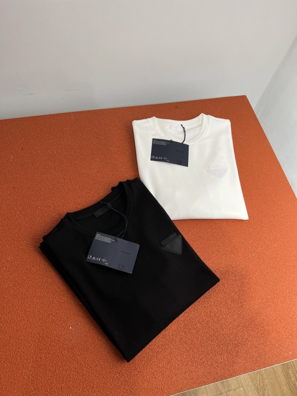 P*rada Top Quality Clothes
