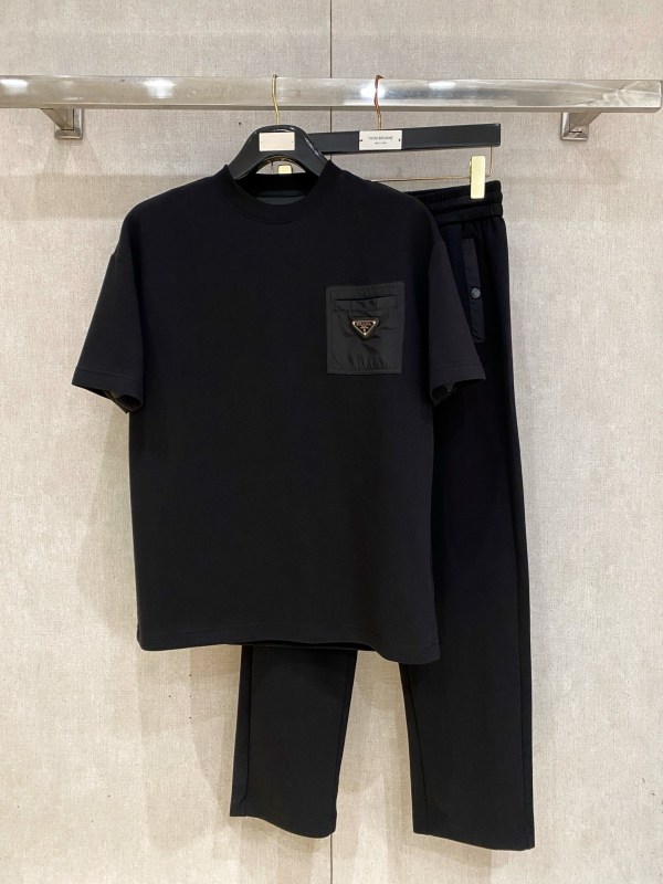 P*rada Top Quality Clothes