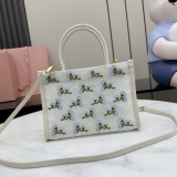 M*iu M*iu Top Bag  19.5*14*9CM