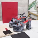 Women V*alentino Top Quality Sandals