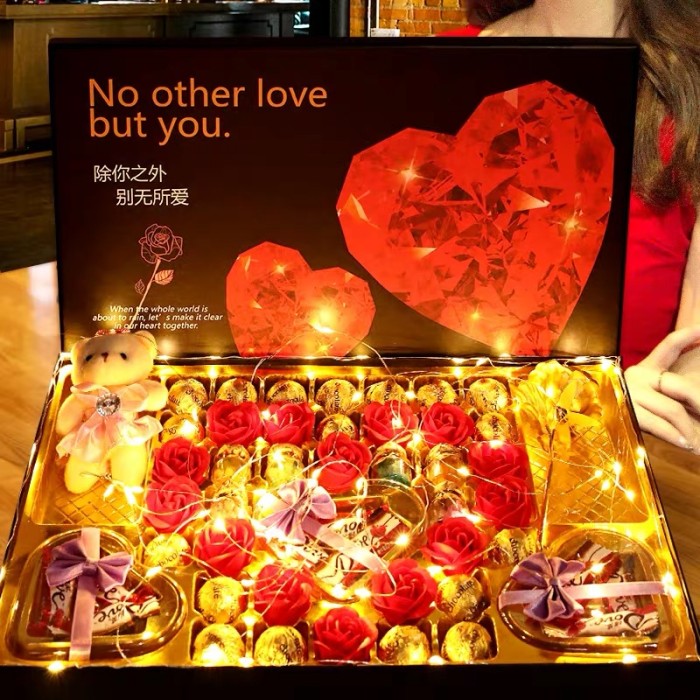 Filled chocolate, gift box snacks creative love