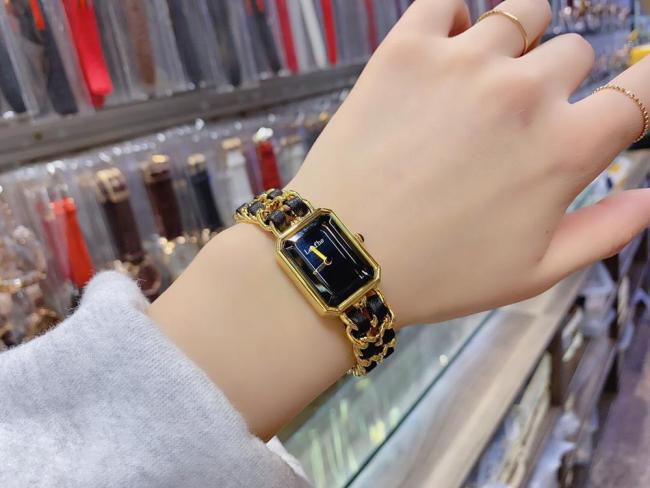 Bracelet type brand women watch exquisite and compact stainless steel leather strap Christmas and Valentine's Day gift preferred