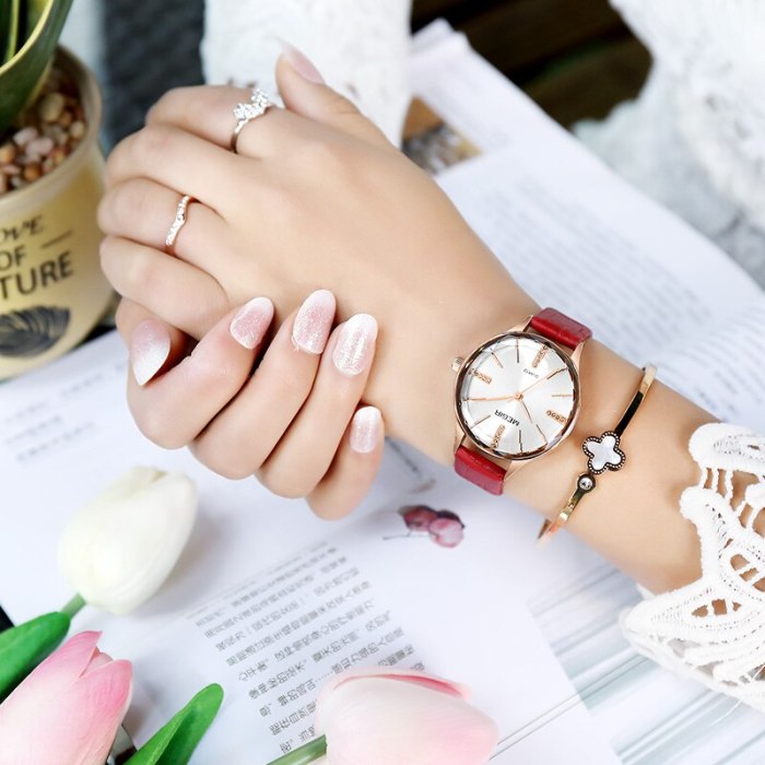 MEGIR Luxury Women Watches Reloj Mujer Blue Leather Ladies Quartz Watch Women Wristwatches Clock Relogio Feminino Dropshipping