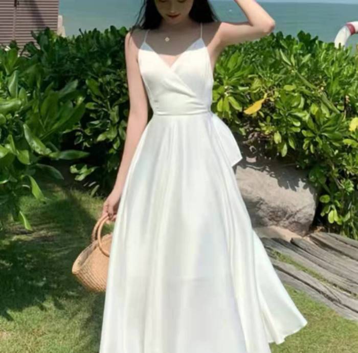 Suspender skirt women's holiday style sexy backless beach skirt long skirt summer waist V-neck skirt white dress trend