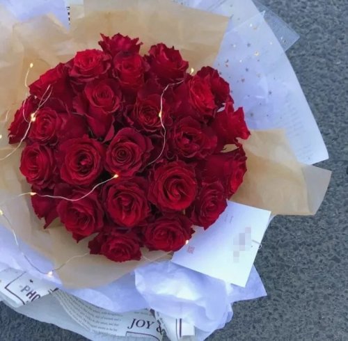 24 artificial red roses,Romantic Qixi.