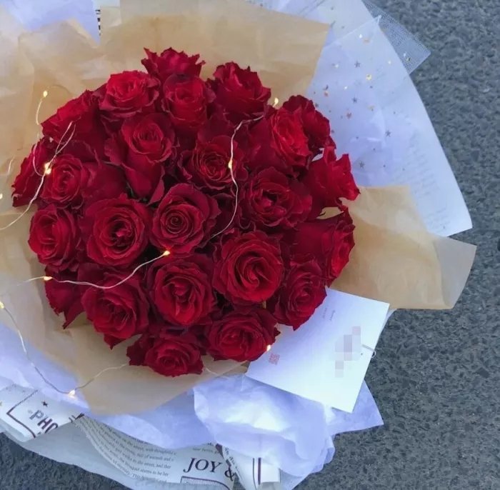 24 artificial red roses,Romantic Qixi.