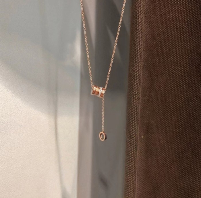 Small waist pendant necklace female summer light luxury minority atmosphere design sense of senior silver 2022 limited new clavicle chain