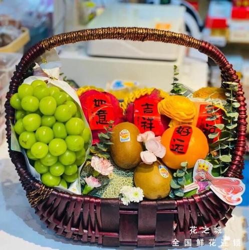 The local town delivery Fruit basket