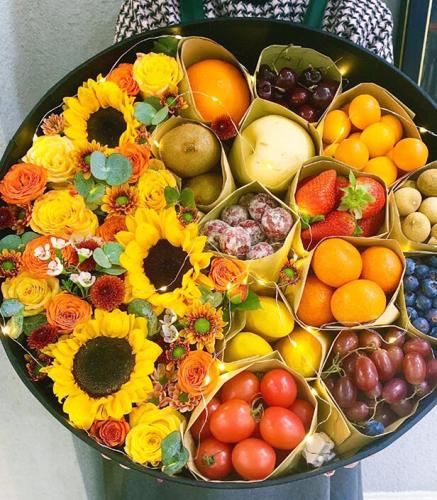 The local town delivery Fruit basket