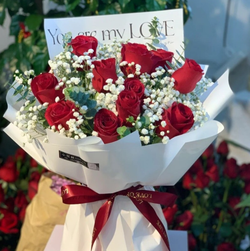 12  red roses