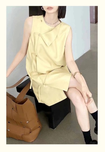 New Chinese vertical lapel, sleeveless short skirt with women's summer design sense, irregular, highlighting temperament, sexy vest skirt
