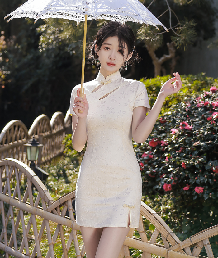Short style 2022 new style long sleeve young girl improved style high-end autumn