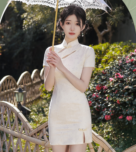 Short style 2022 new style long sleeve young girl improved style high-end autumn
