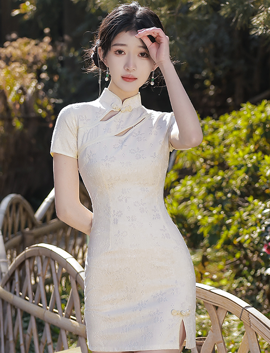 Short style 2022 new style long sleeve young girl improved style high-end autumn