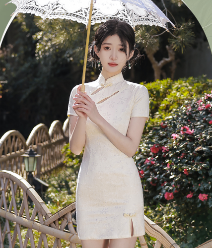 Short style 2022 new style long sleeve young girl improved style high-end autumn