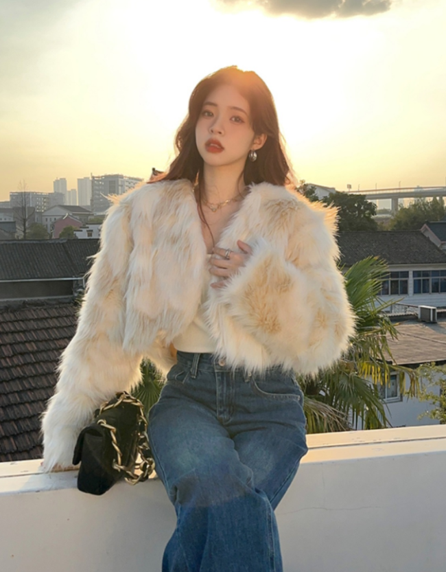 Short environmental protection fur coat winter Korean version loose and thick high-grade temperament short long sleeve coat women
