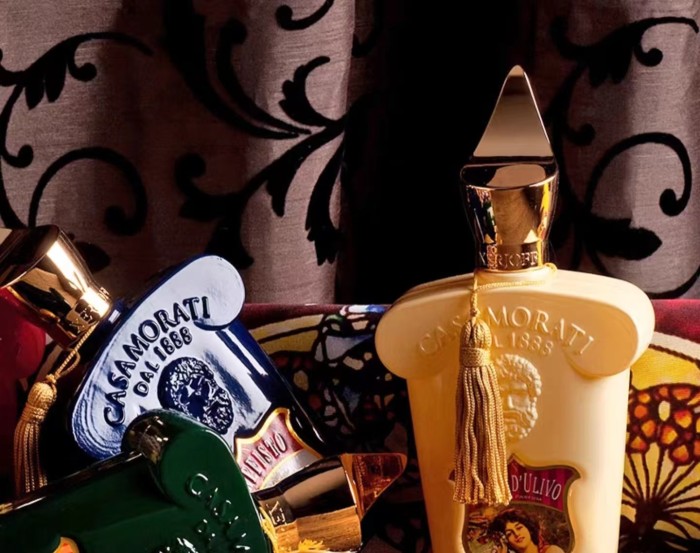 Perfume, fresh and natural, makes you always full of charm and romantic fragrance