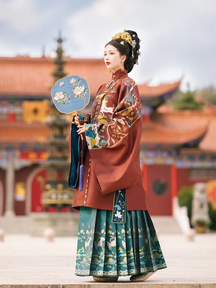 Silk and satin fabric for Chinese traditional clothing