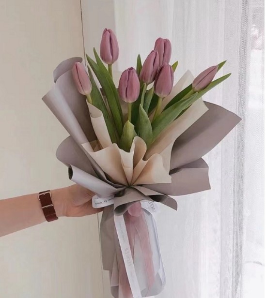 purple tulip bouquet