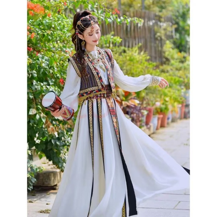Glamorous custom ethnic couture pieces Striking bespoke ethnic couture