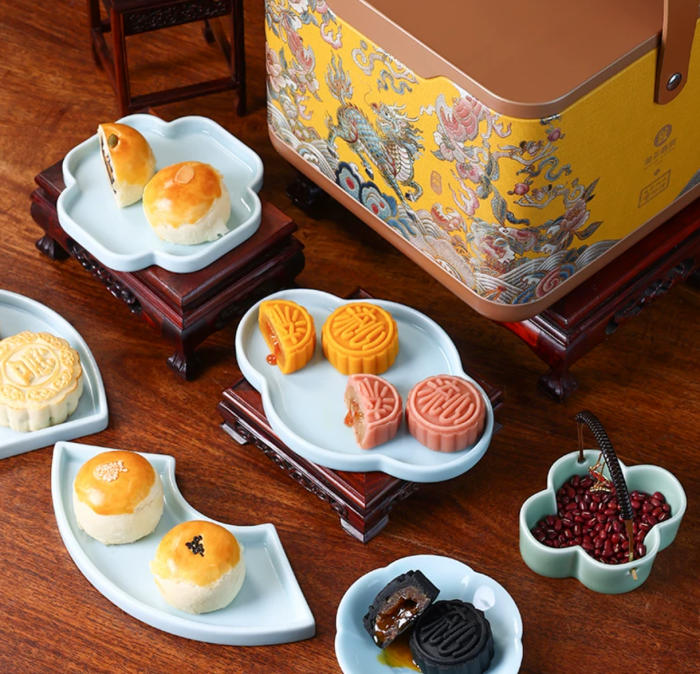 Mooncake Gift Box - Flowing Centerpiece Creamy Red Bean with Black Truffle (2026 New Design) - Ideal Gift for Mid-Autumn Festival, High-Quality