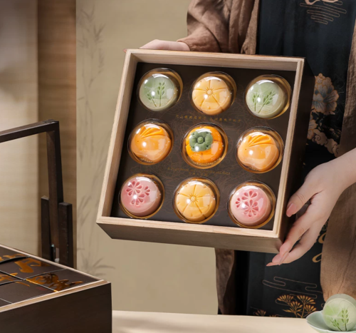 High-end Cantonese mooncake with filling and low sugar, for the Mid-Autumn Festival
