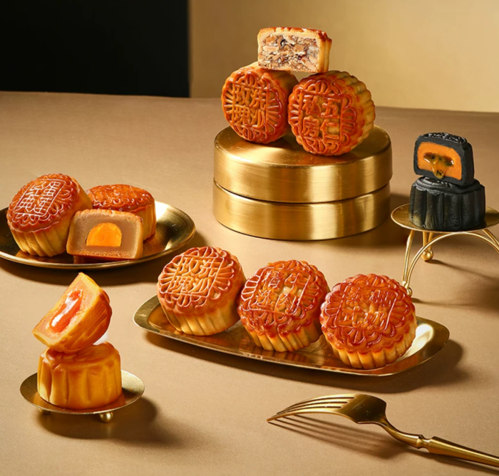 Black truffle Mid-Autumn Mooncake Gift Box - Creamy filling with egg yolk and lotus seed paste in a Cantonese style
