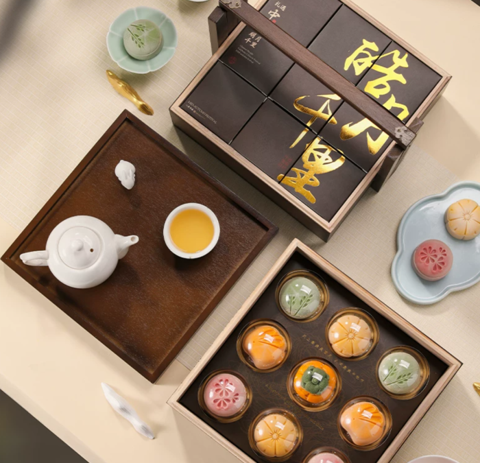 High-end Cantonese mooncake with filling and low sugar, for the Mid-Autumn Festival