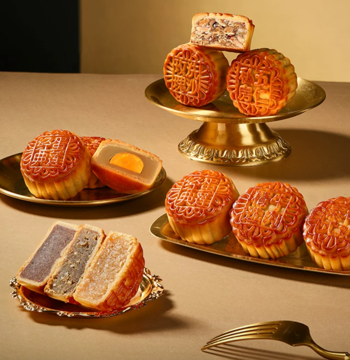 Black truffle Mid-Autumn Mooncake Gift Box - Creamy filling with egg yolk and lotus seed paste in a Cantonese style