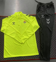 2024-25 Real Betis Fluorescent green Half Pull Tracksuit (Pants Have Pocket)(半拉链)