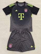 2025-26 Bayern Black Goalkeeper Kids Soccer Jersey (绿标)