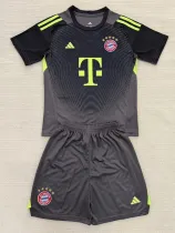 2025-26 Bayern Black Goalkeeper Kids Soccer Jersey (绿标)
