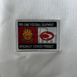 2001-2002 Mallorca White Retro Soccer Jersey (带章)