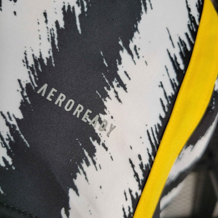 Juventus Jersey 23/24 Home Kit