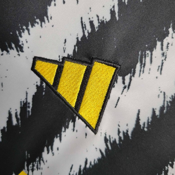Juventus Jersey 23/24 Home Kit