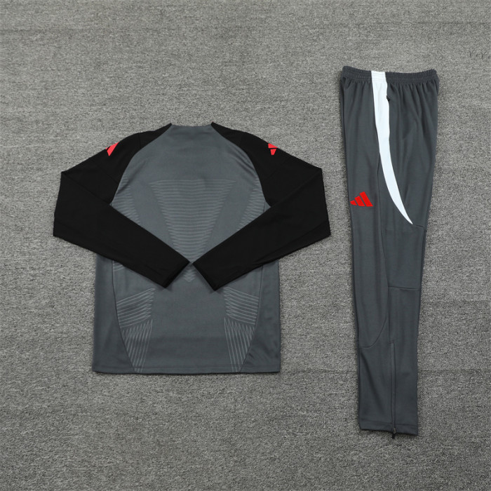 Manchester United 24/25 Dark grey Quater Zip Training Kit