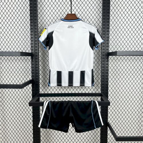 Newcastle United 2025/26 Home kids Kits