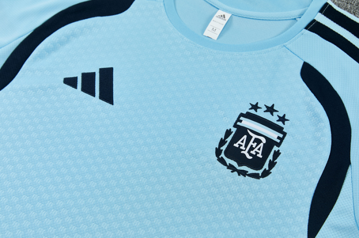 26 27 Light blue short sleeves Argentine Football Club Training