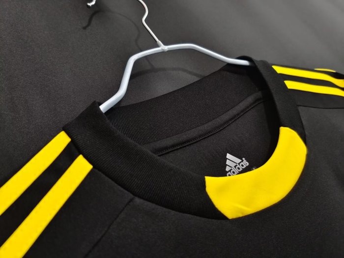 Real Madrid Retro Black Goalkeeper Jersey 2011/12