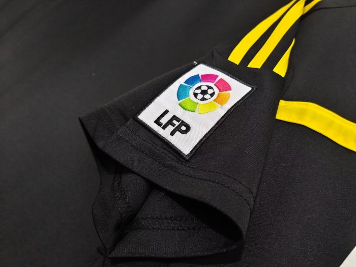 Real Madrid Retro Black Goalkeeper Jersey 2011/12