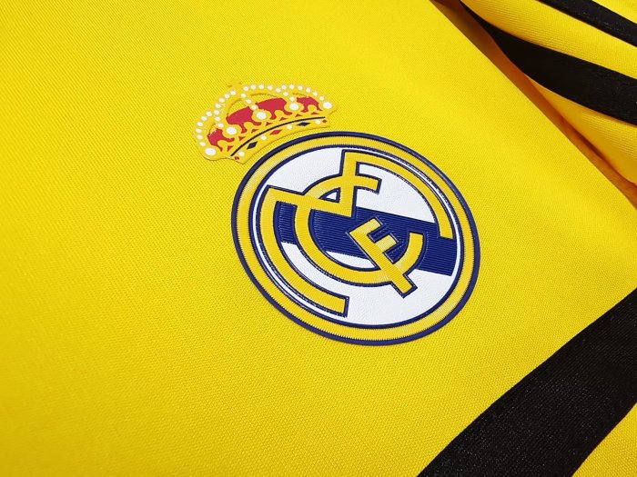 Real Madrid Retro Yellow Goalkeeper Jersey 2011/12