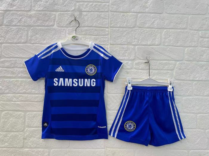 Chelsea Home Retro Kids Suit 2011/12