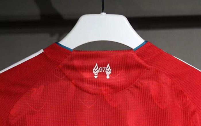 Liverpool Retro Special Edition Man Player Jersey 25/26