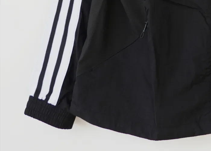 Manchester United Training Windbreaker 2026