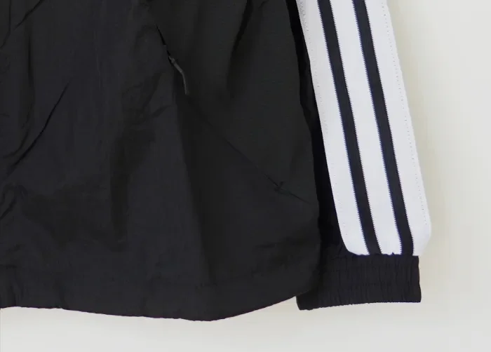Manchester United Training Windbreaker 2026